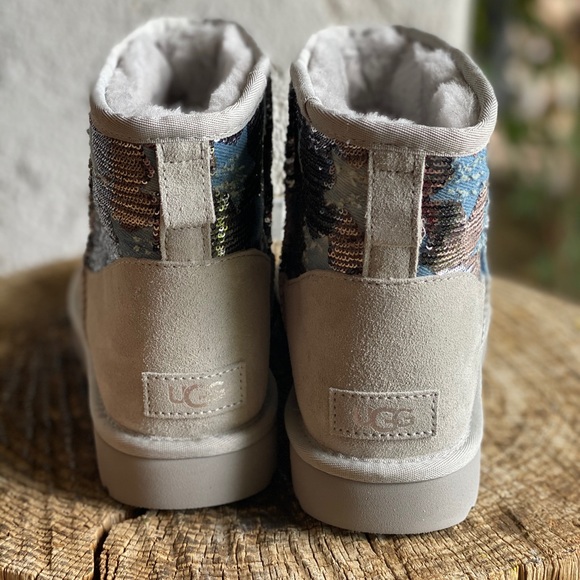 UGG SEQUIN Grey Suede Boots - Picture 5 of 7